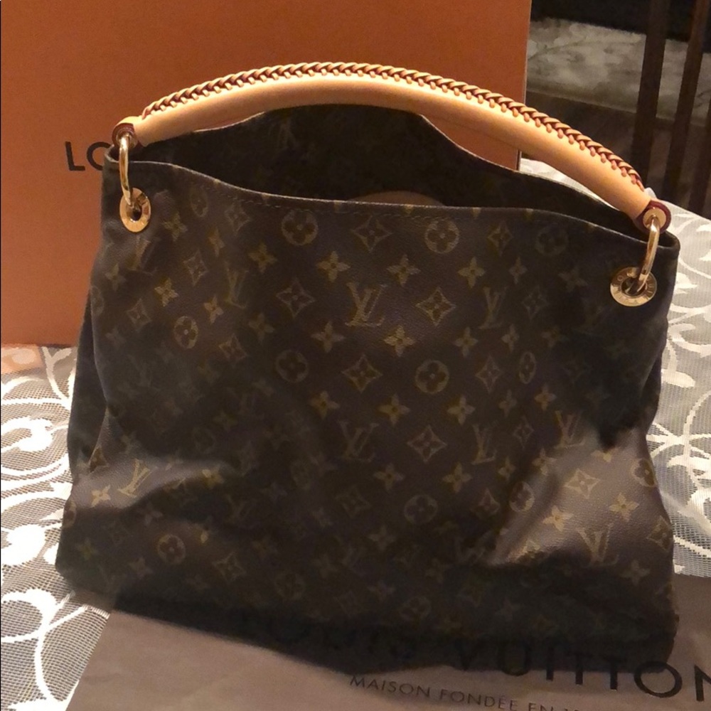 ❌SOLD❌Authentic Artsy MM Monogram bag.